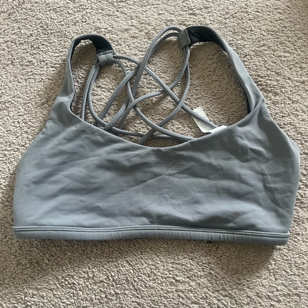 Lululemon sports bra size 6